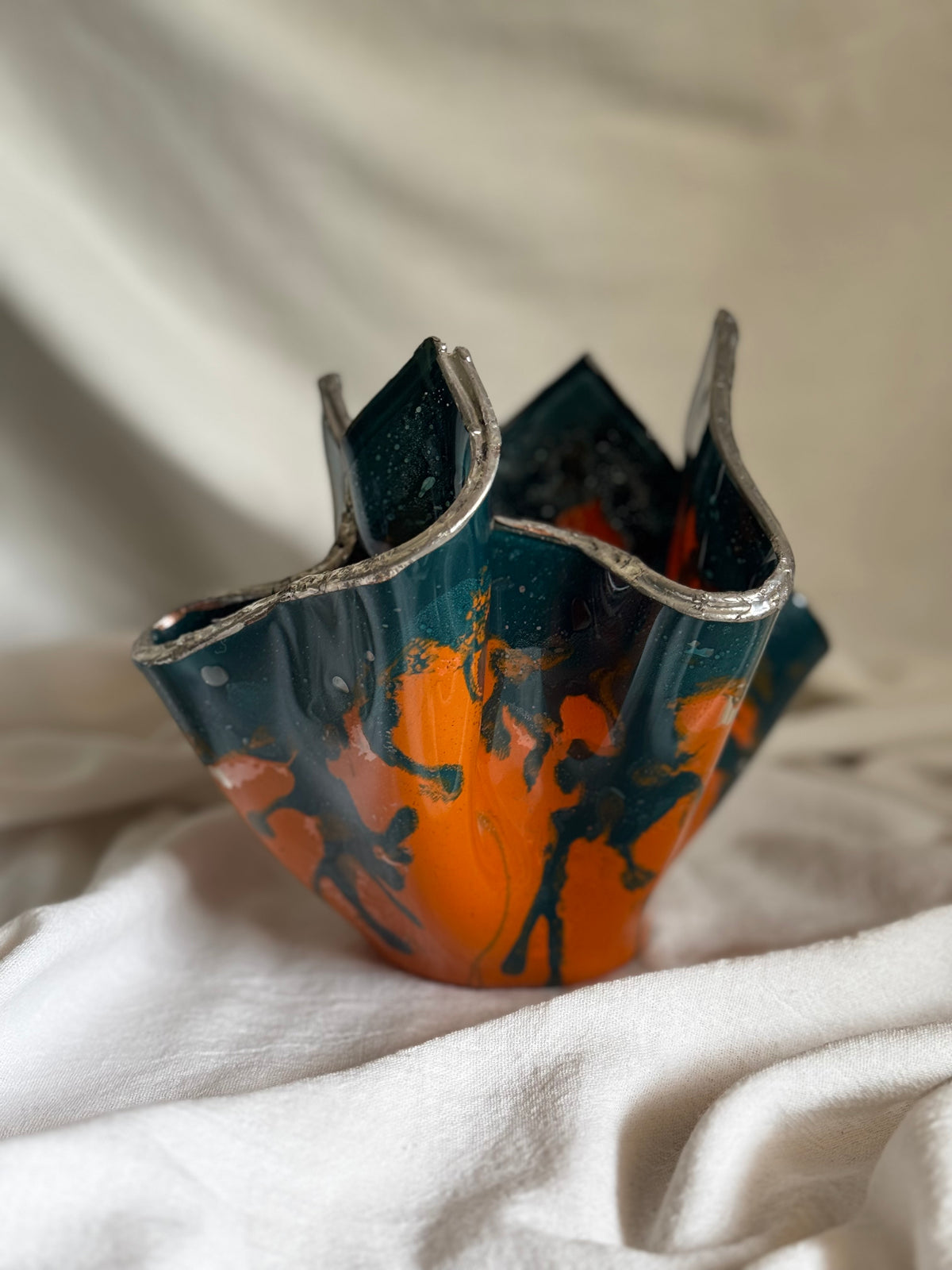 VINTAGE HANDKERCHIEF GLASS VASE