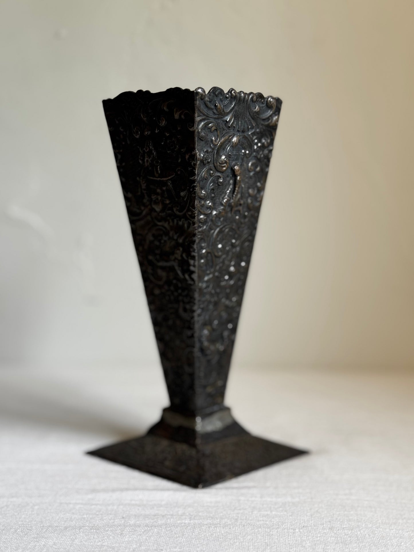 ANTIQUE VICTORIAN SILVERPLATE VASE BY BARBOUR SP CO.