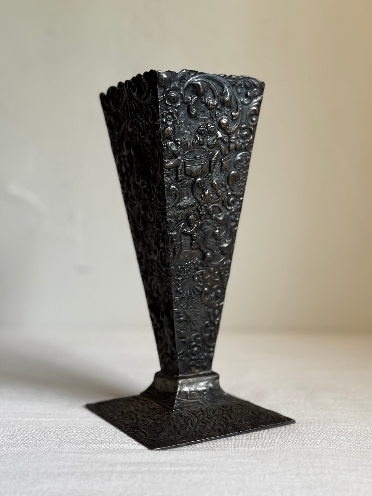 ANTIQUE VICTORIAN SILVERPLATE VASE BY BARBOUR SP CO.