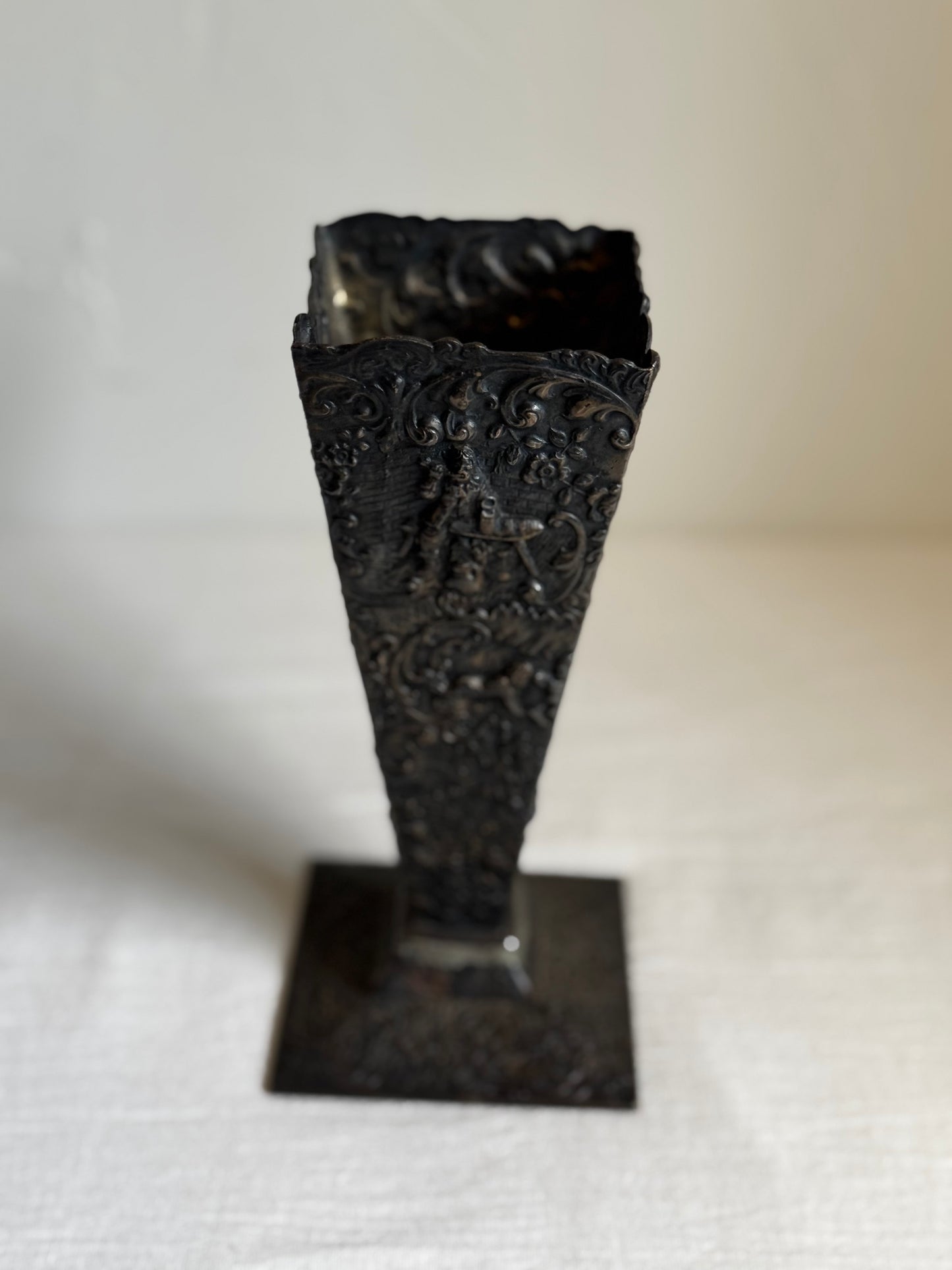 ANTIQUE VICTORIAN SILVERPLATE VASE BY BARBOUR SP CO.