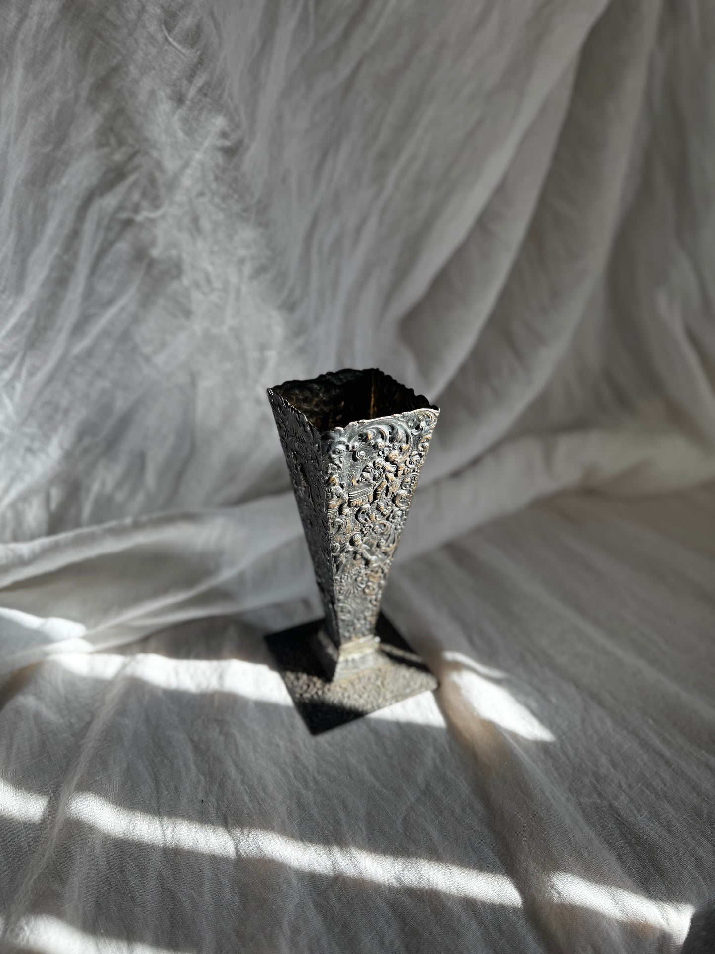 ANTIQUE VICTORIAN SILVERPLATE VASE BY BARBOUR SP CO.