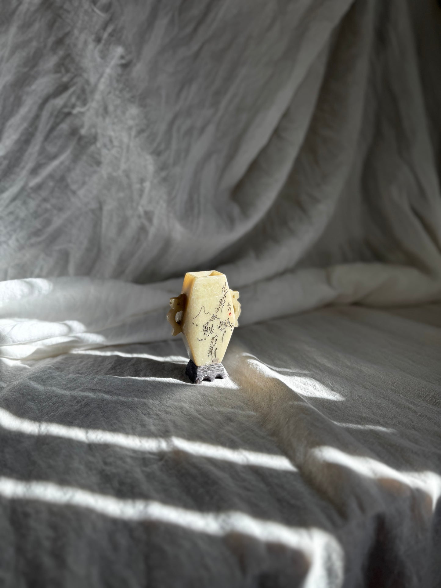 VINTAGE CHINESE WHITE JADE VASE