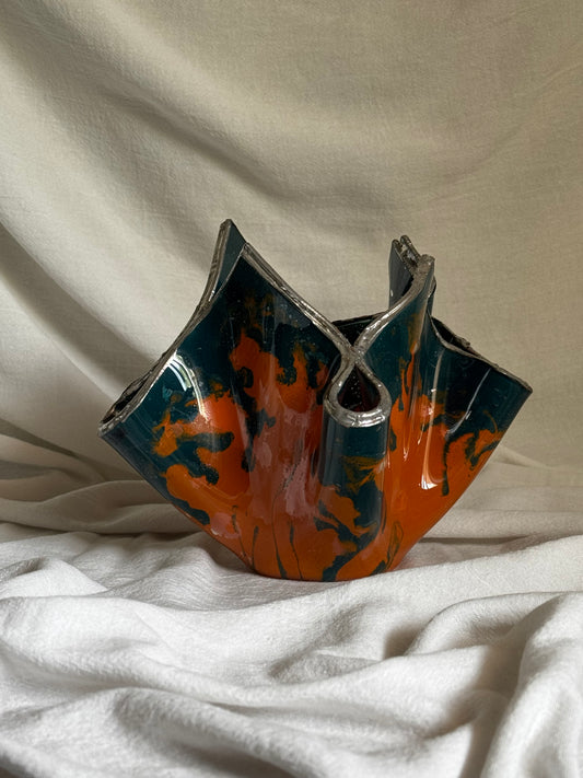 VINTAGE HANDKERCHIEF GLASS VASE