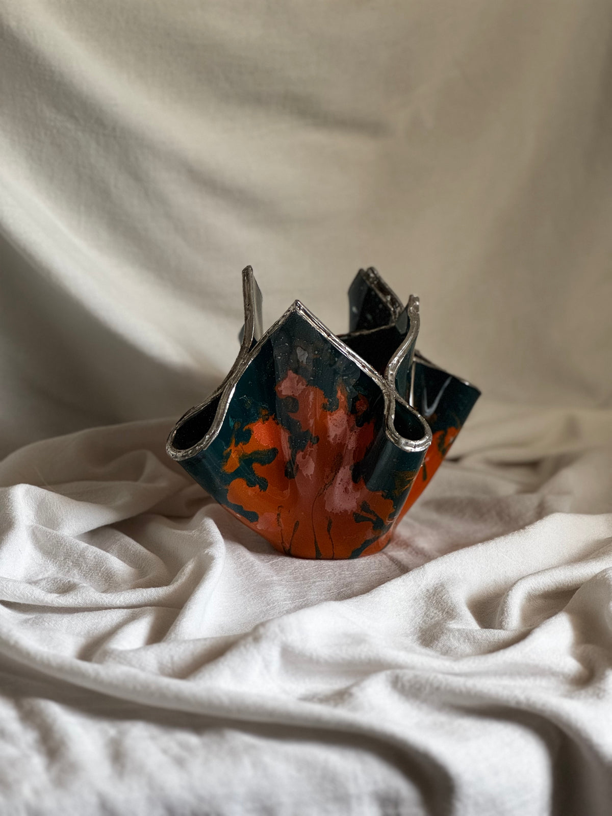 VINTAGE HANDKERCHIEF GLASS VASE