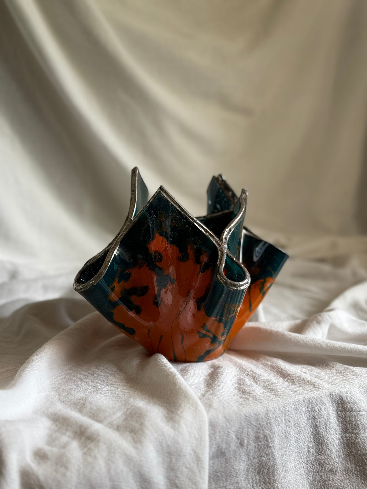 VINTAGE HANDKERCHIEF GLASS VASE