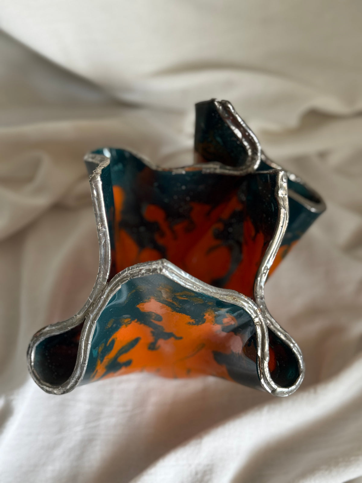 VINTAGE HANDKERCHIEF GLASS VASE