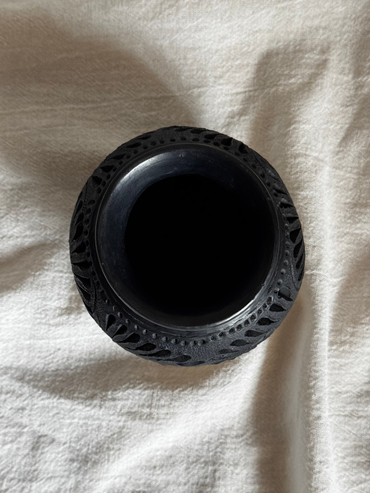 VINTAGE MEXICAN DONA ROSA BLACK POTTERY VASE No2