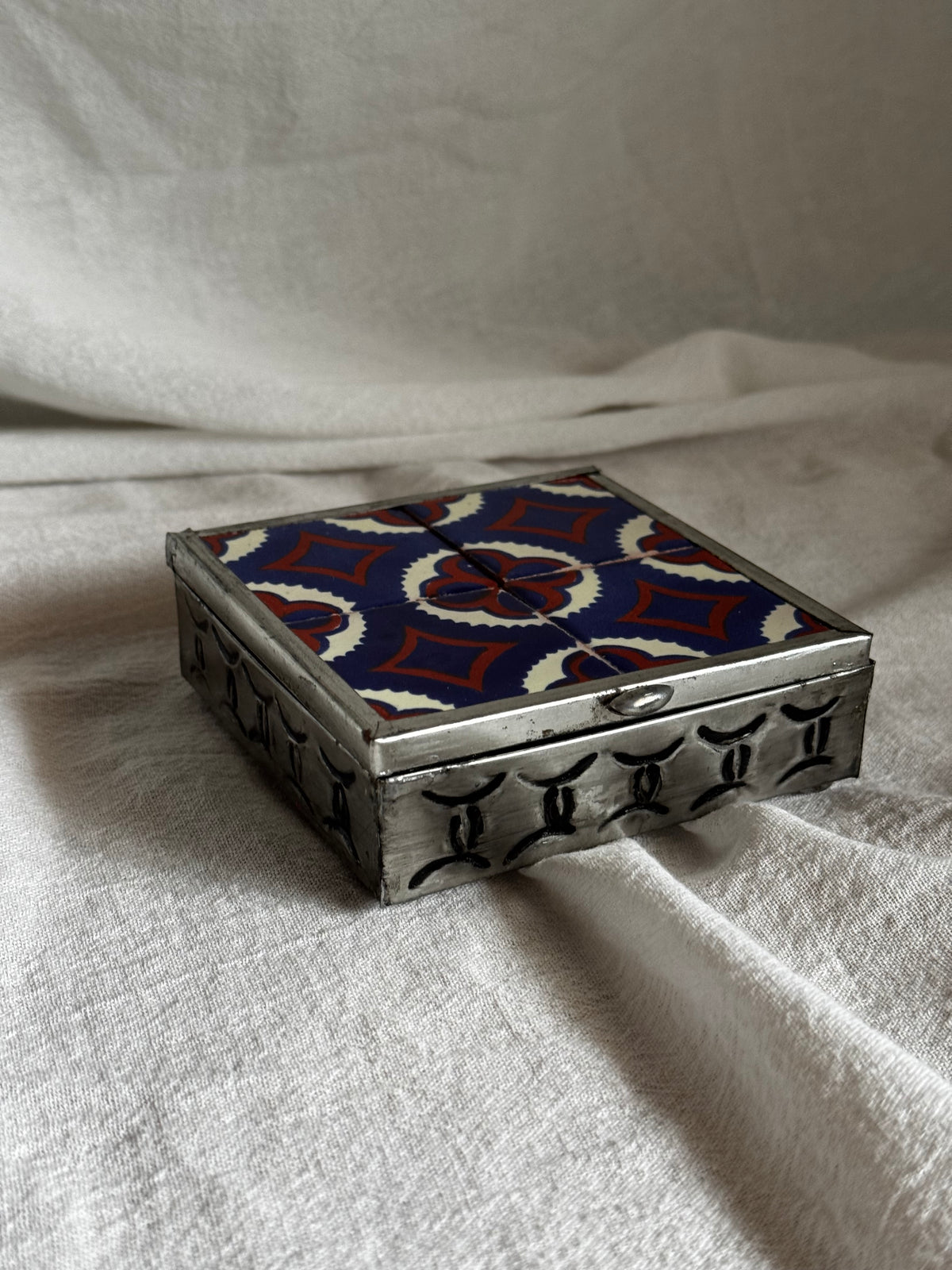 VINTAGE MEXICAN PUNCHED TIN & TALAVERA TILE JEWELRY BOX