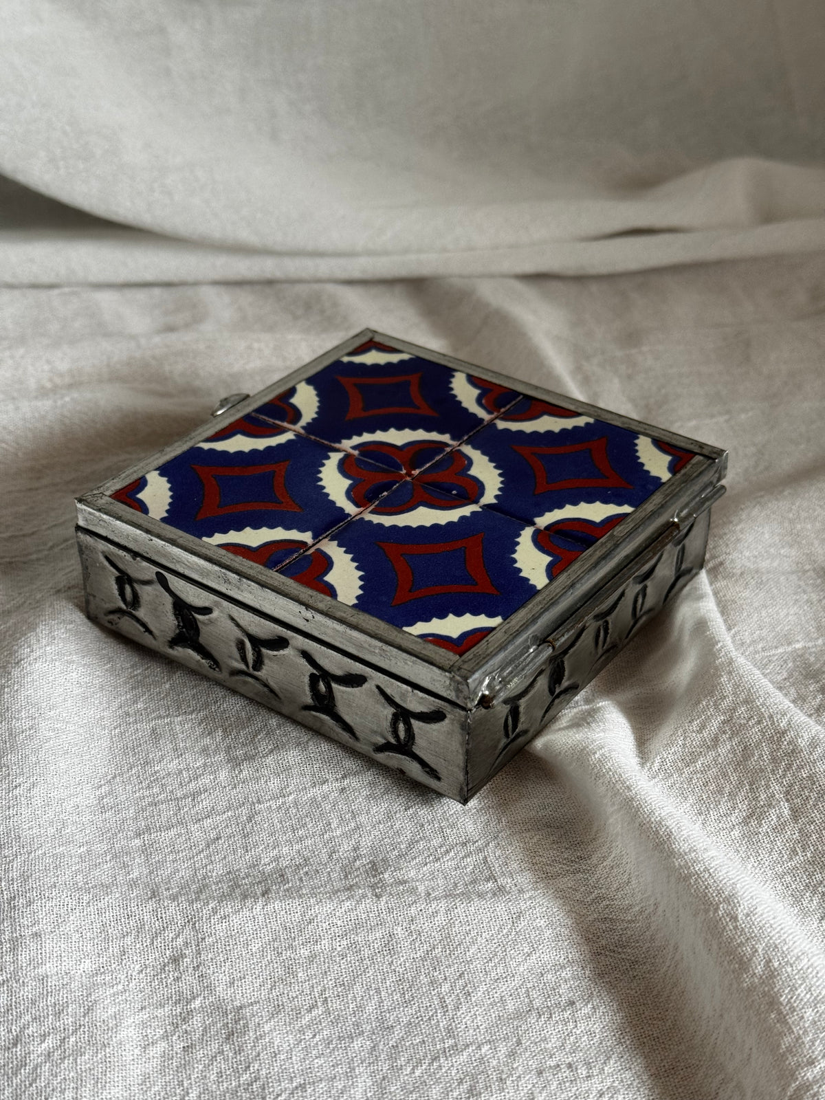 VINTAGE MEXICAN PUNCHED TIN & TALAVERA TILE JEWELRY BOX