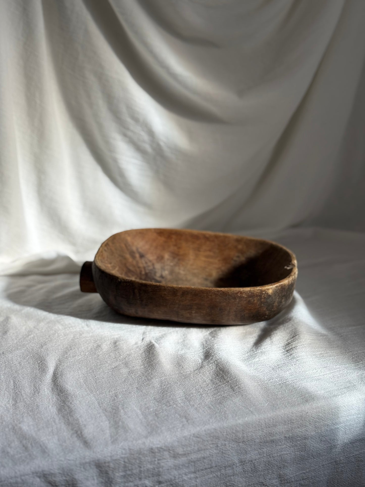 VINTAGE AFRICAN LARGE TUTSI BOWL No1
