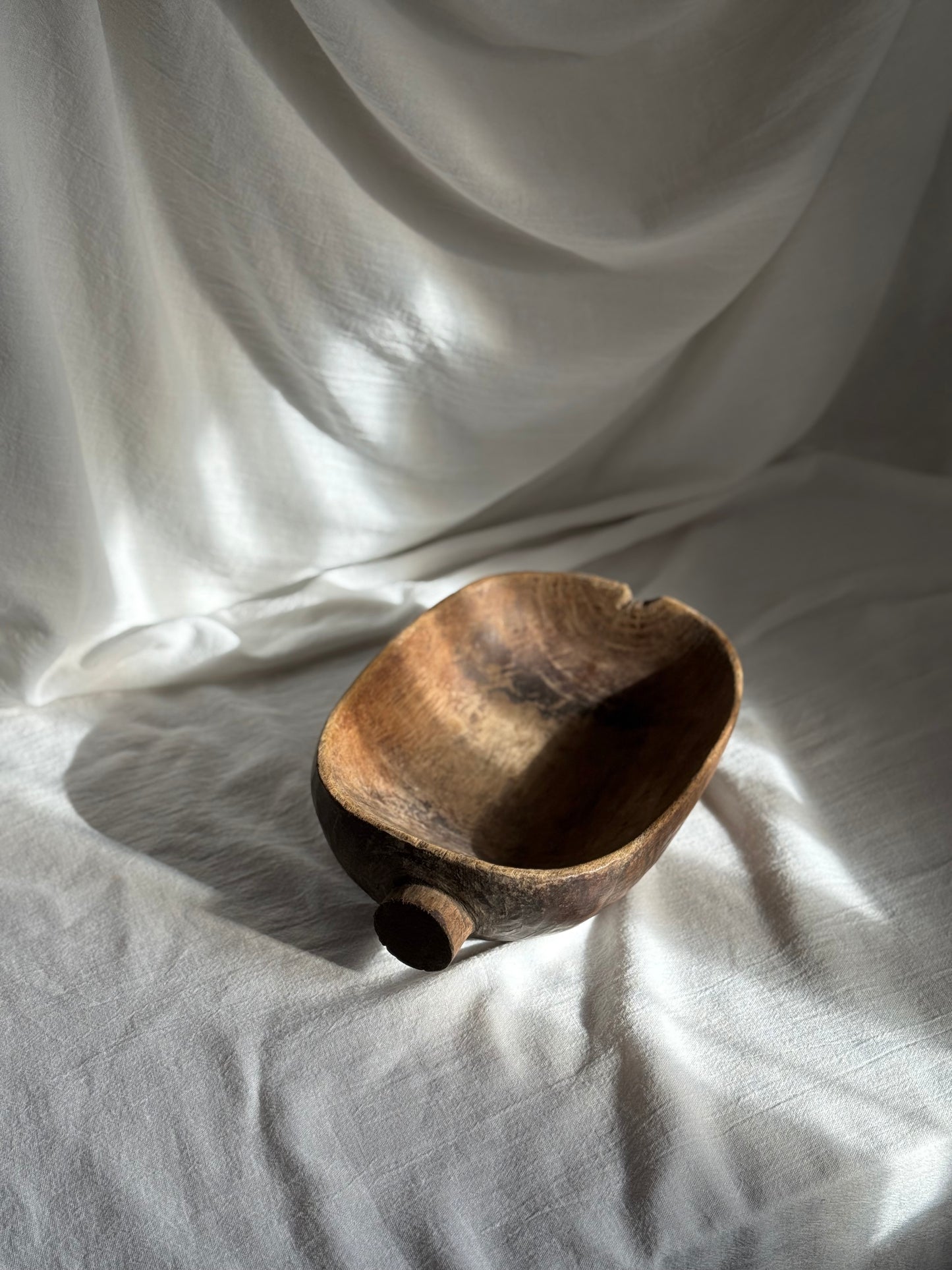 VINTAGE AFRICAN LARGE TUTSI BOWL No1