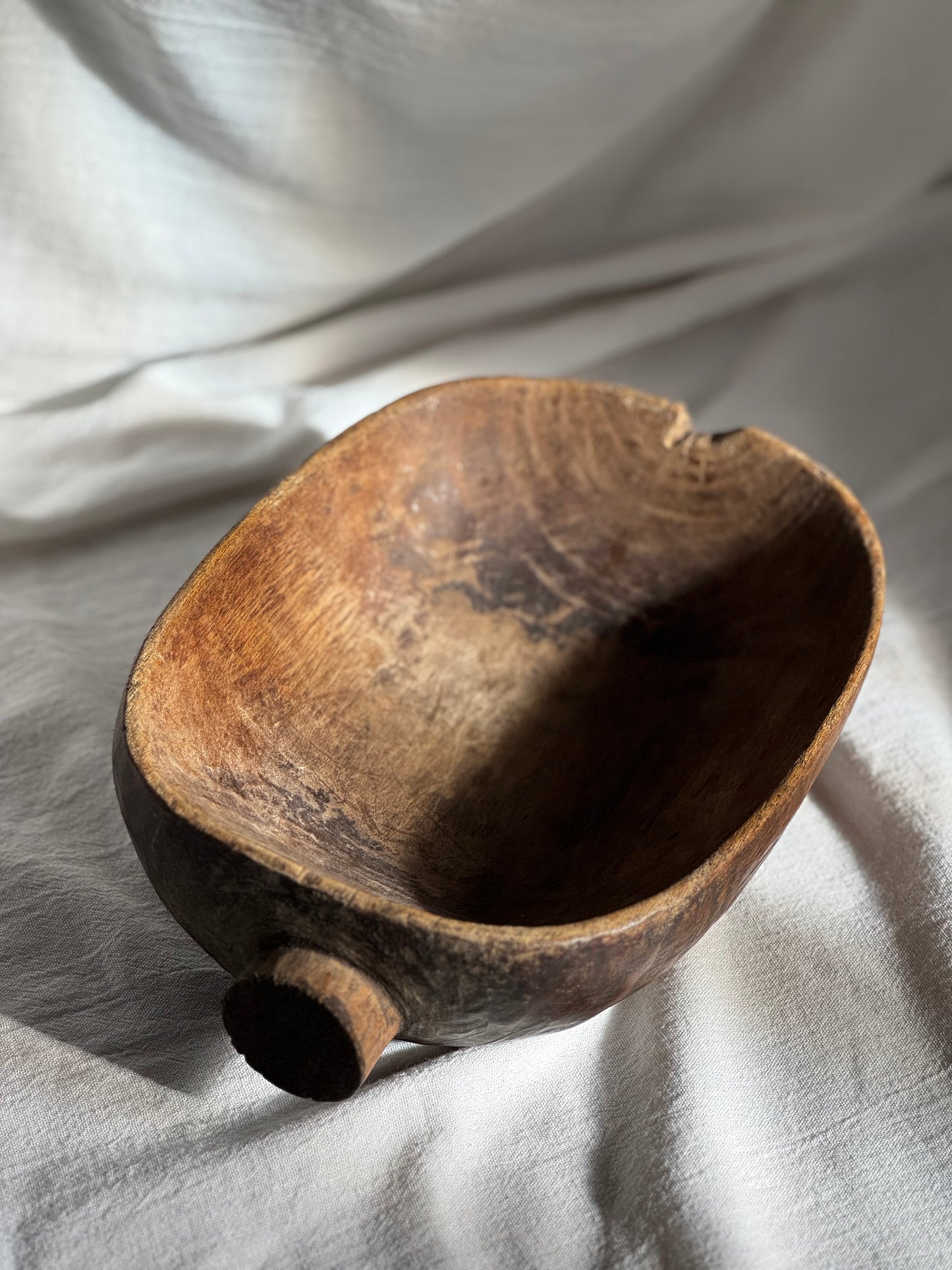 VINTAGE AFRICAN LARGE TUTSI BOWL No1