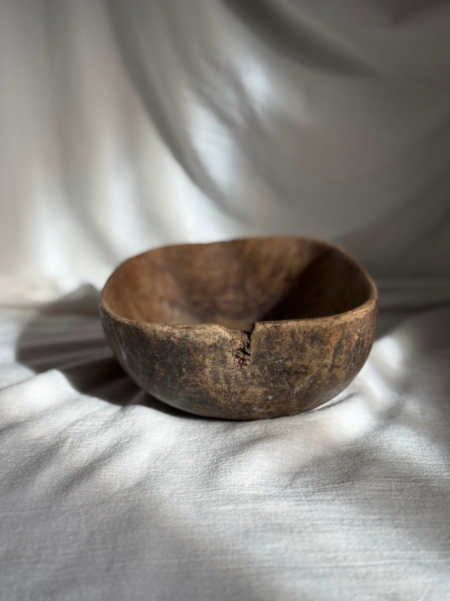 VINTAGE AFRICAN LARGE TUTSI BOWL No1