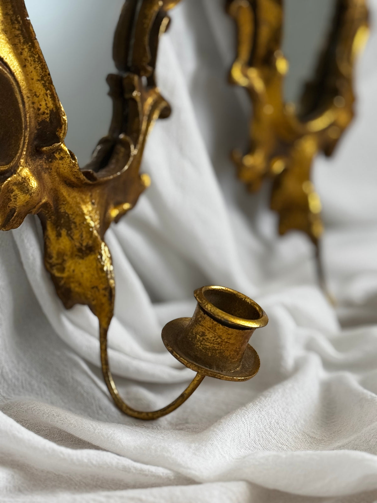 VINTAGE FLORENTINE GILTWOOD MIRROR & CANDLEHOLDER PAIR