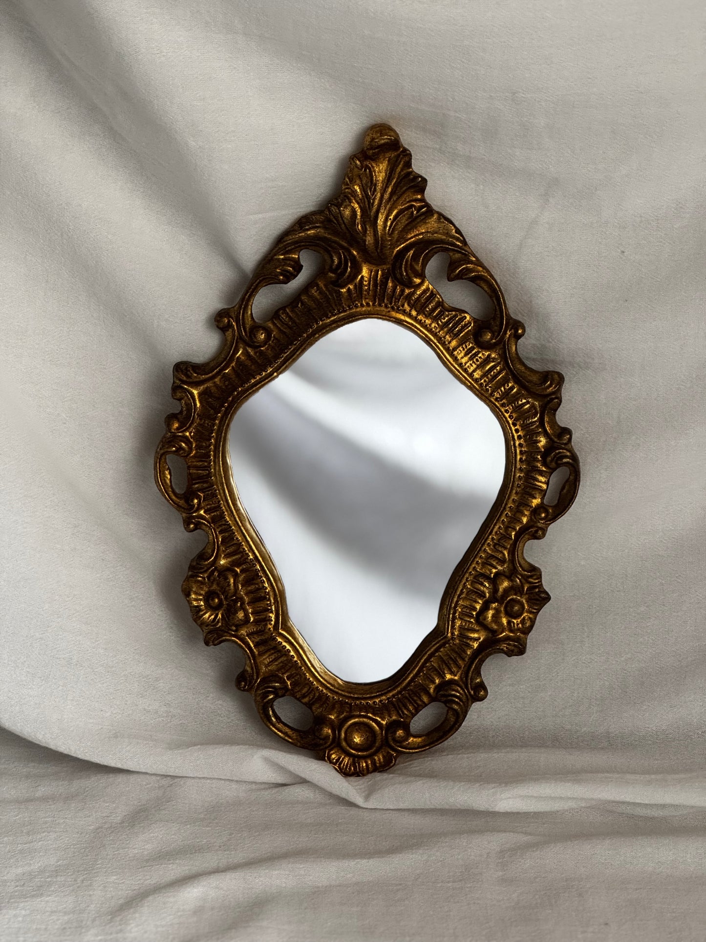 VINTAGE ITALIAN FLORENTINE GILTWOOD SMALL MIRROR