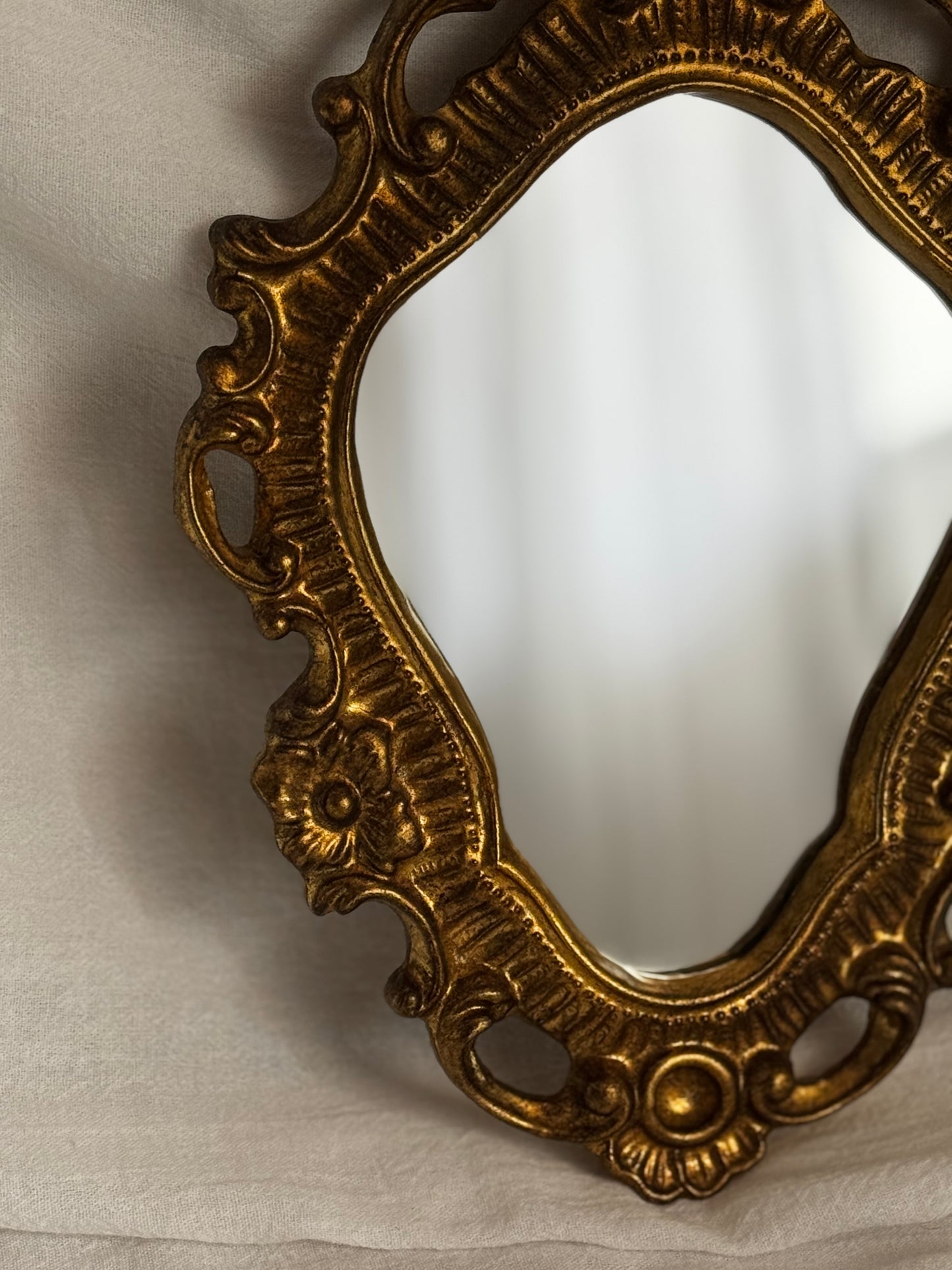 VINTAGE ITALIAN FLORENTINE GILTWOOD SMALL MIRROR