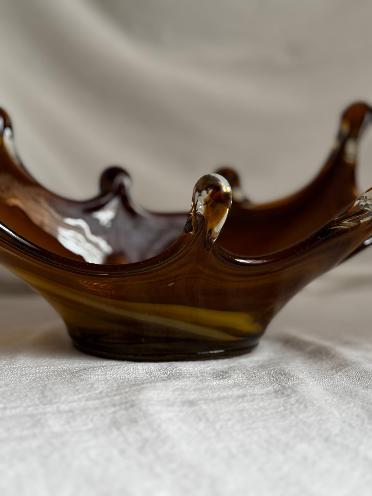 VINTAGE GLASS SPLASH AMBER BOWL