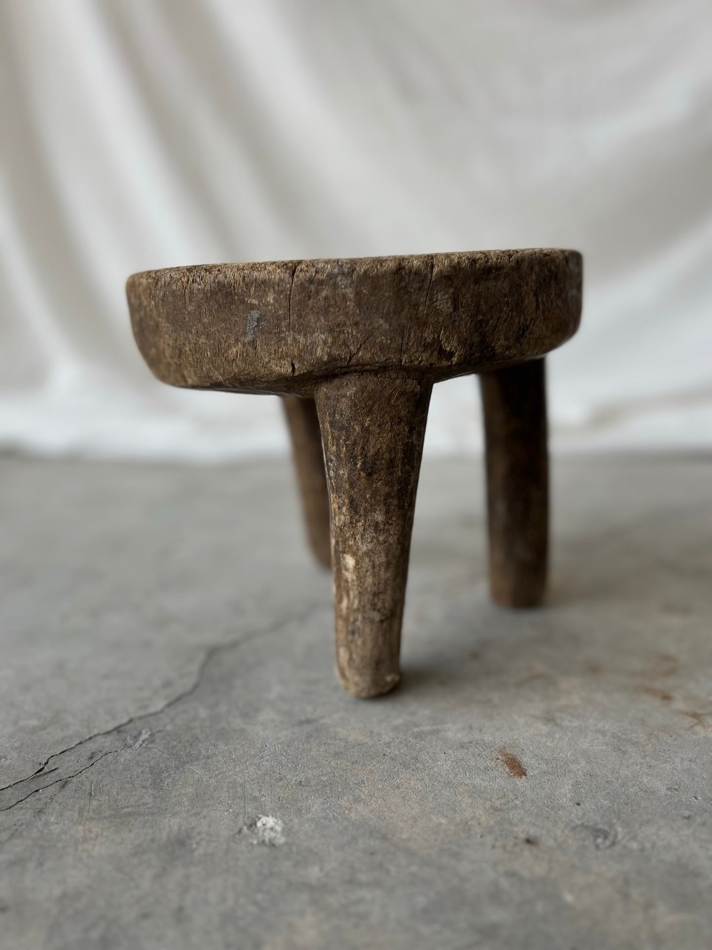 VINTAGE AFRICAN ROUND STOOL No2