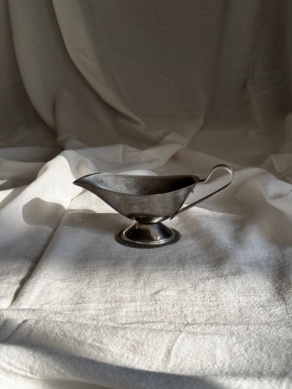 VINTAGE STAINLESS STEEL KOREAN GRAVY BOAT