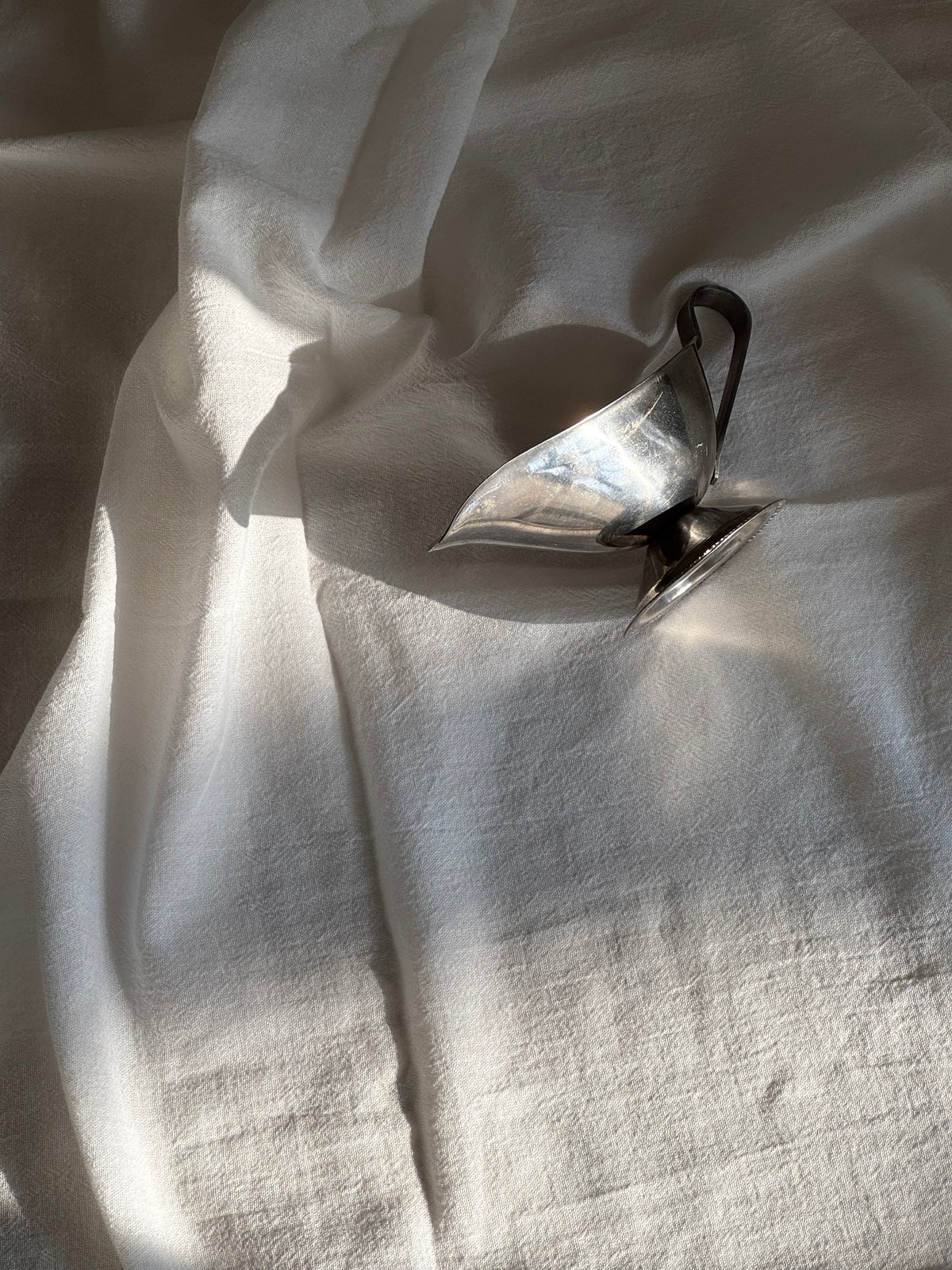 VINTAGE STAINLESS STEEL KOREAN GRAVY BOAT