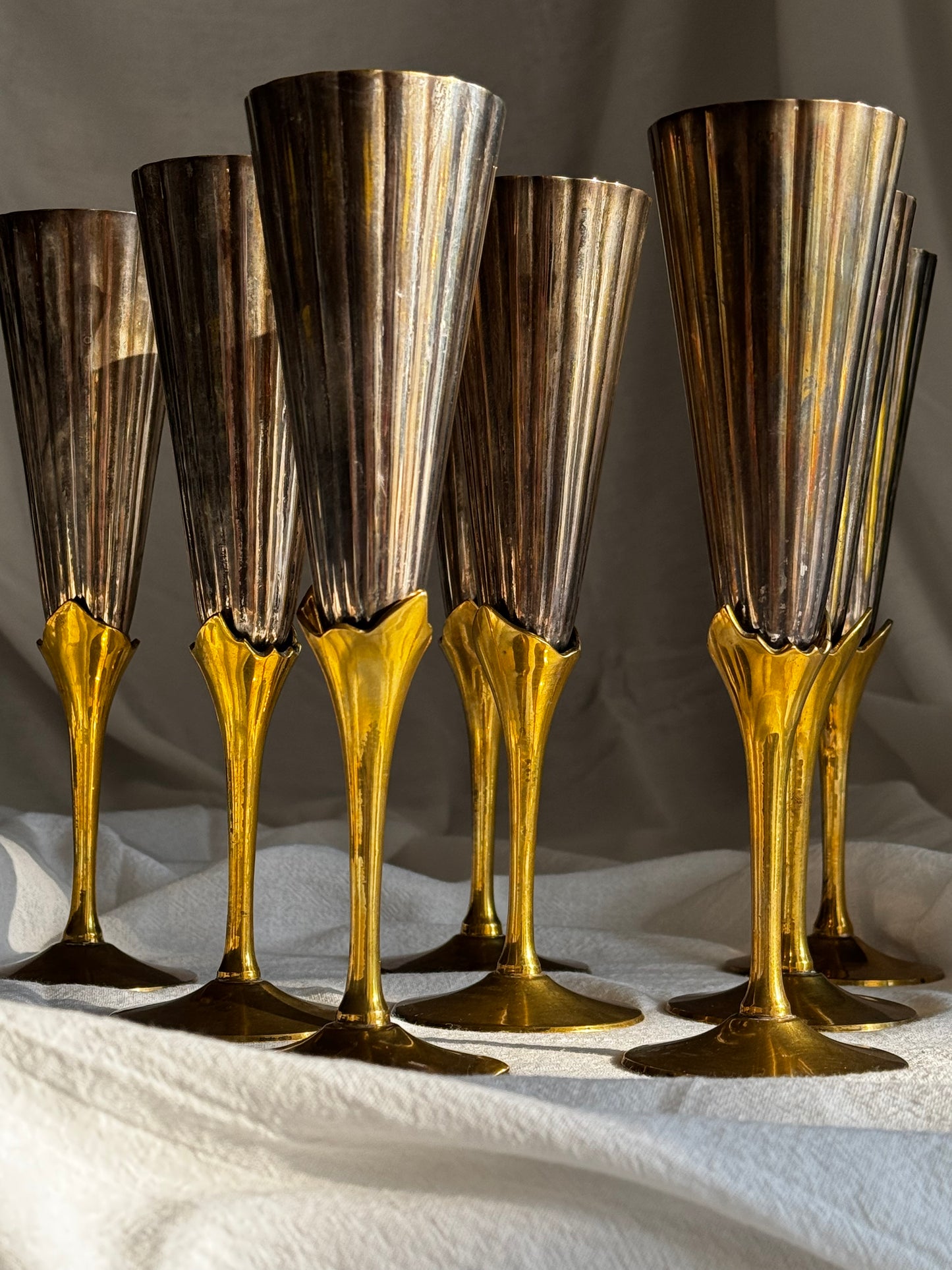 VINTAGE ART DECO CHAMPAGNE FLUTES SET OF 8 SILVER-BRASS PLATED