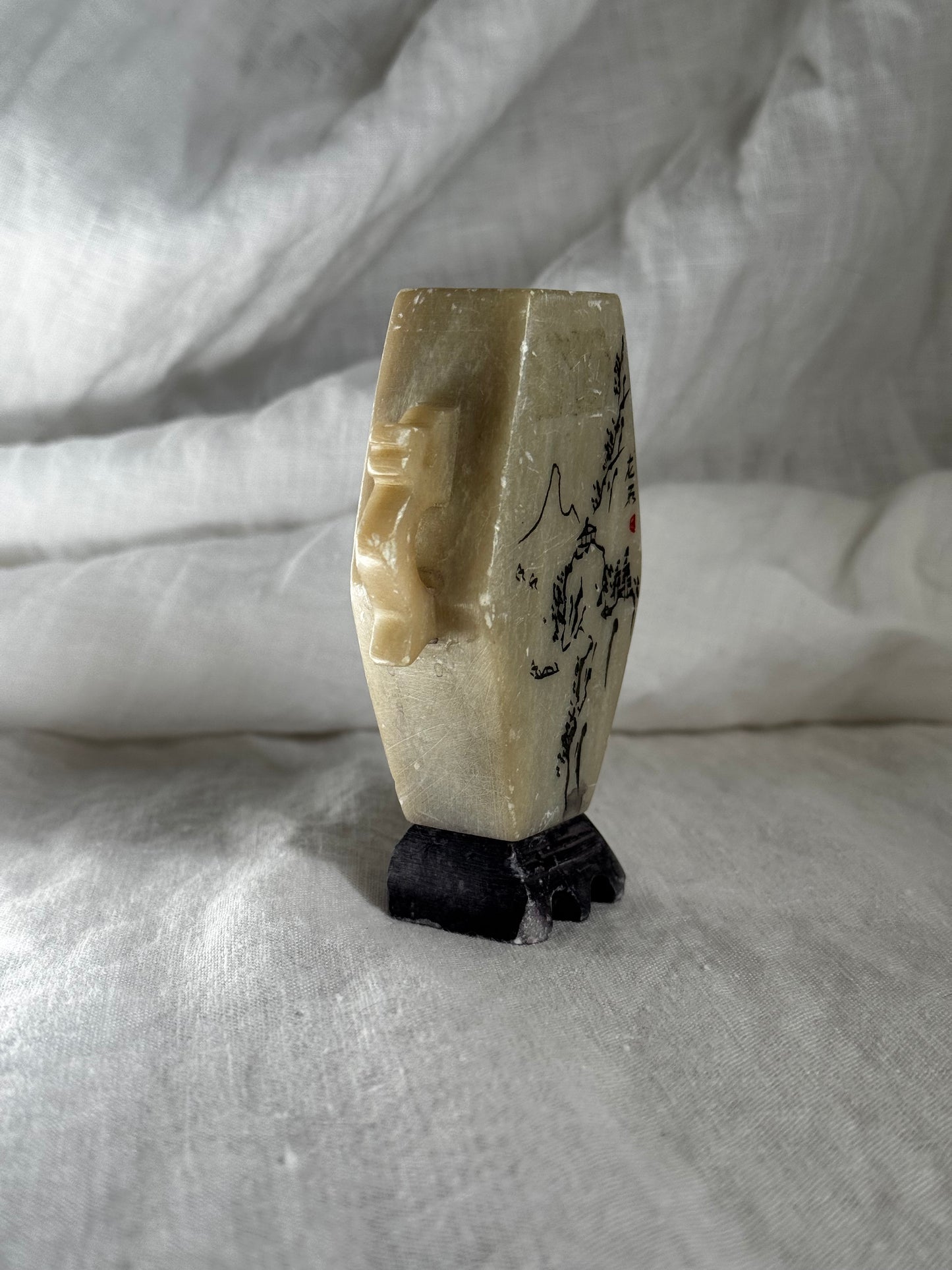 VINTAGE CHINESE WHITE JADE VASE