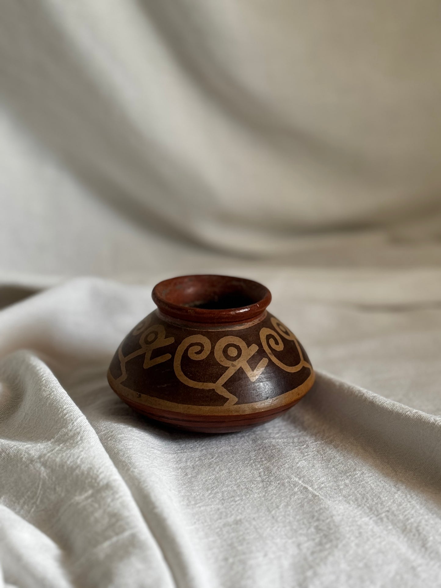 VINTAGE COLOMBIAN POTTERY VASE