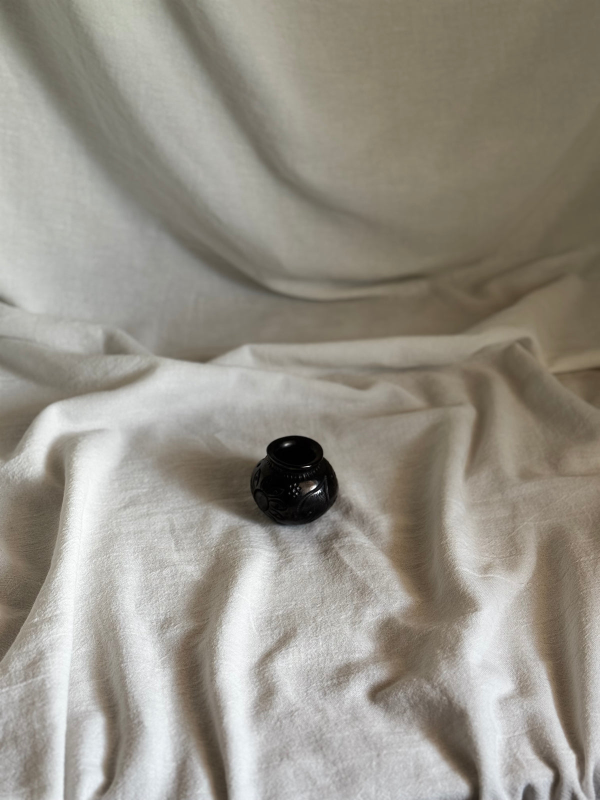 VINTAGE MEXICAN DONA ROSA BLACK POTTERY VASE