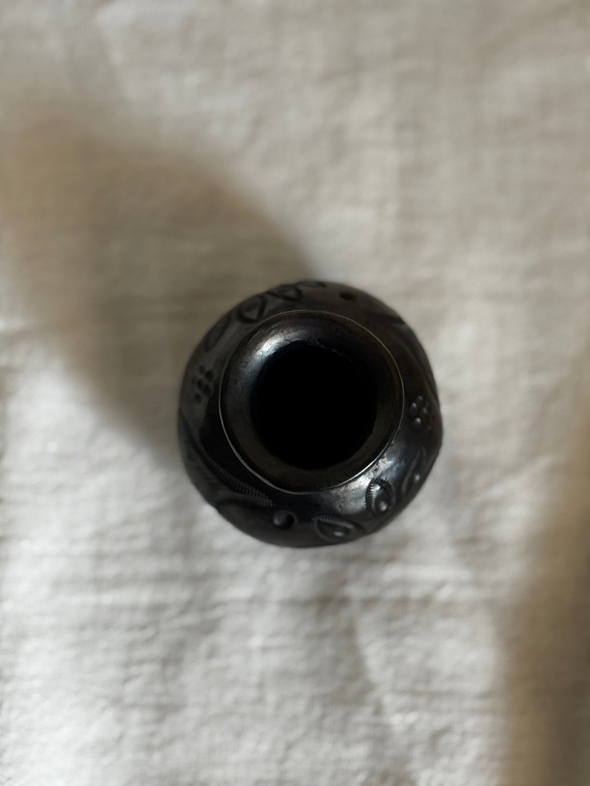 VINTAGE MEXICAN DONA ROSA BLACK POTTERY VASE