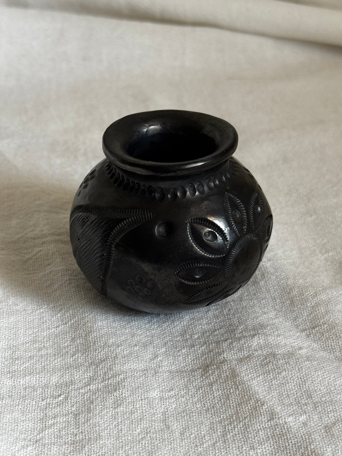 VINTAGE MEXICAN DONA ROSA BLACK POTTERY VASE