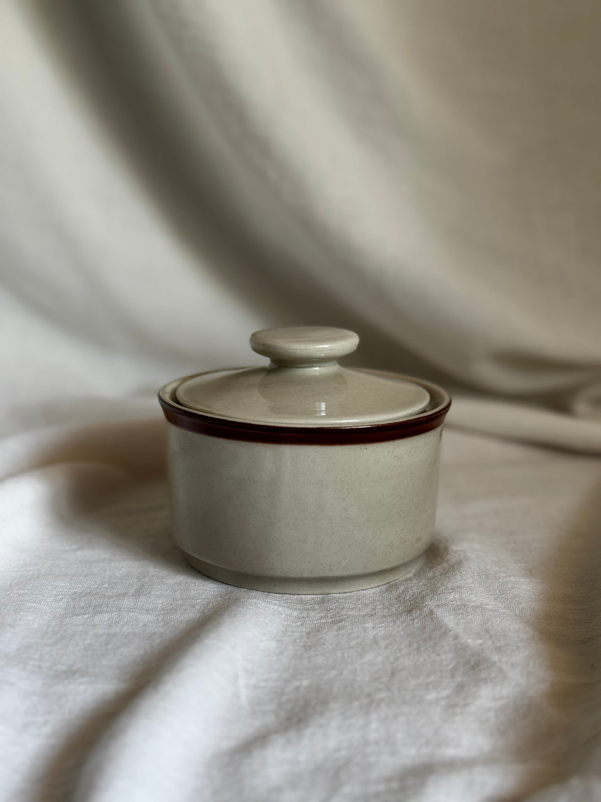 VINTAGE STONEWARE SUGAR BOWL BY CONTINENTAL GOURMET