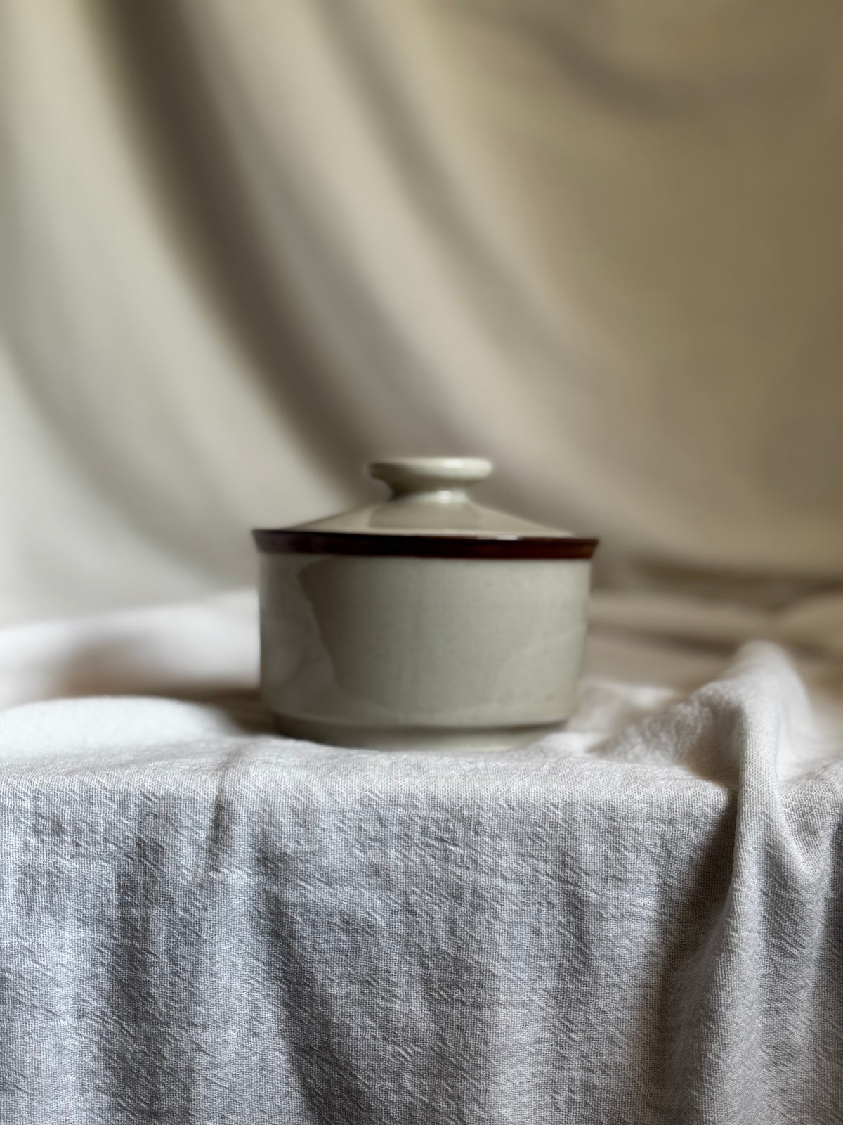VINTAGE STONEWARE SUGAR BOWL BY CONTINENTAL GOURMET