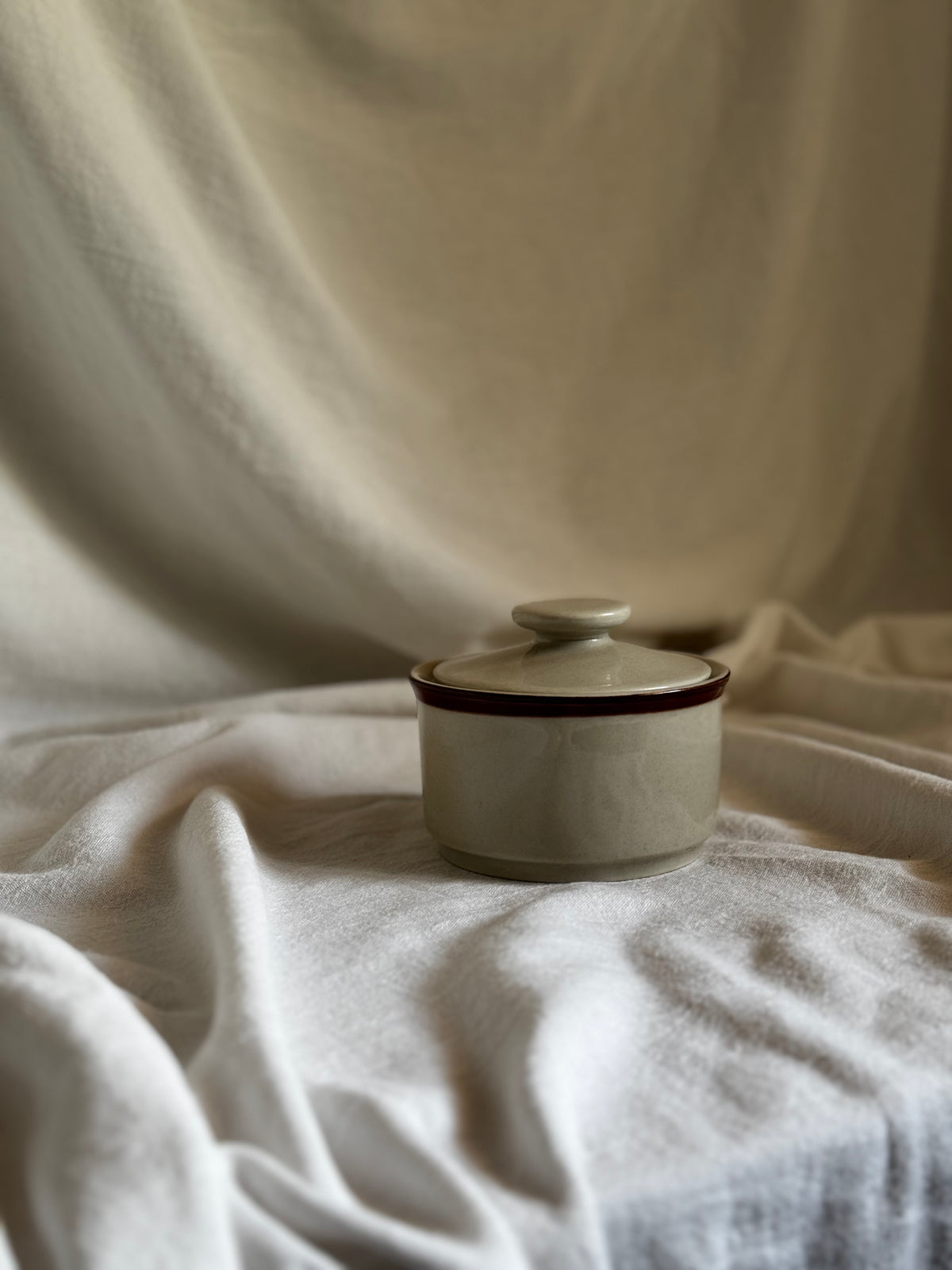 VINTAGE STONEWARE SUGAR BOWL BY CONTINENTAL GOURMET