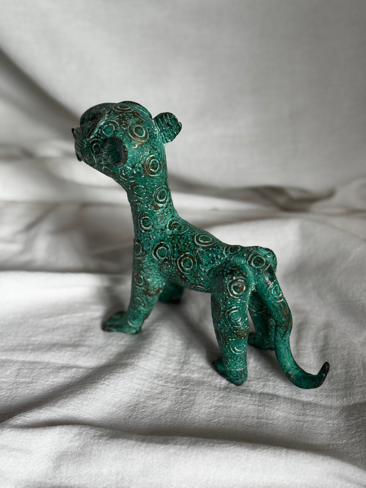 VINTAGE AFRICAN BENIN BRONZE LEOPARD SCULPTURE